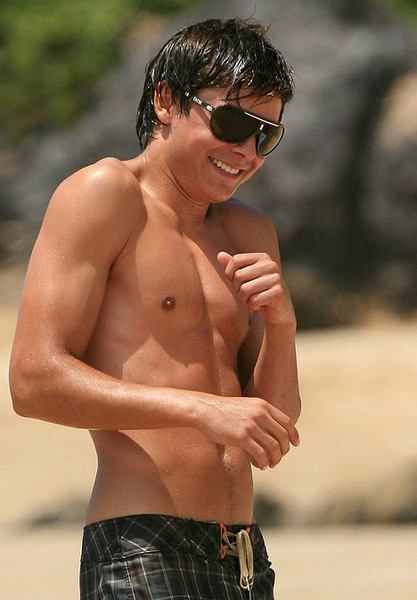 000zac-efron-shirtless2.0.0.0x0.417x600.jpeg