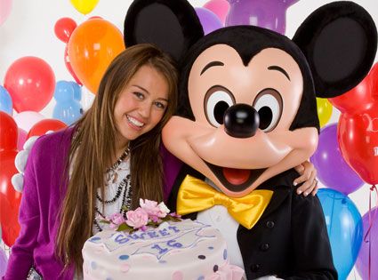 425_miley_mickey_082108.jpg