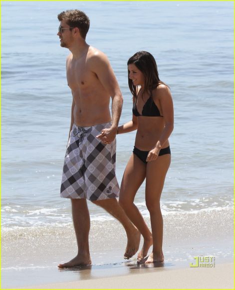 ashley-tisdale-black-bikini-08.jpg