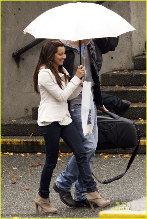 ashley-tisdale_rain.jpg ashley-tisdale_rain.jpg