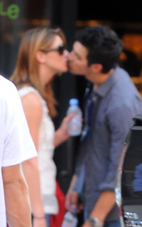ashley_greene_joe_jonas.jpg