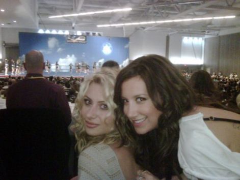 ashley_tisdale_aly_michalka_cheer.jpg