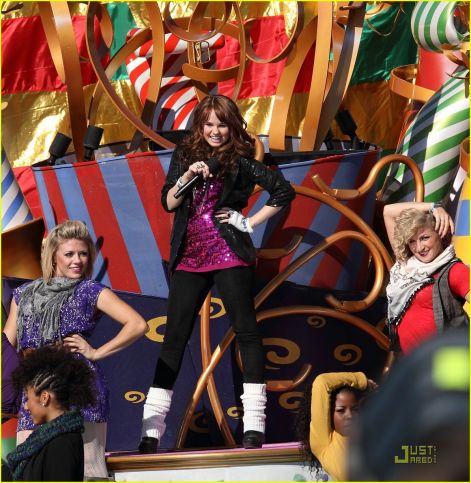 debby-ryan-disney-parade-01.jpg