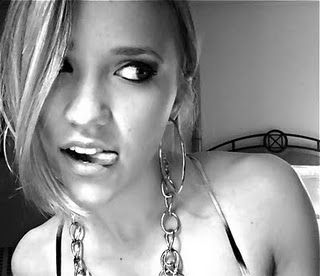emily_osment_-_new_twitter_profile_pic.jpg