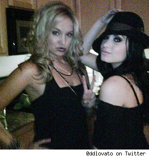 ffany-thornton-friends-demi-lovato-and-tiffany-thornton-9566503-300-315.jpg