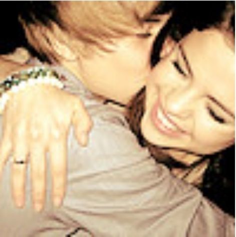 justin-bieber-and-selena-gomez-justin-bieber-16000207-500-501.jpg