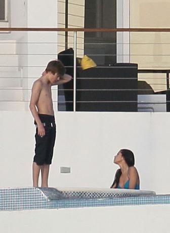 justin-bieber-and-selena-gomez-photos.jpg