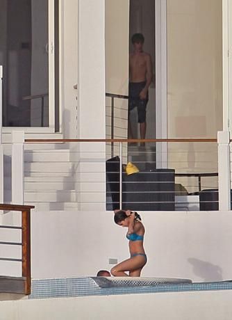 justin-bieber-and-selena-gomez-yatch-kiss.jpg