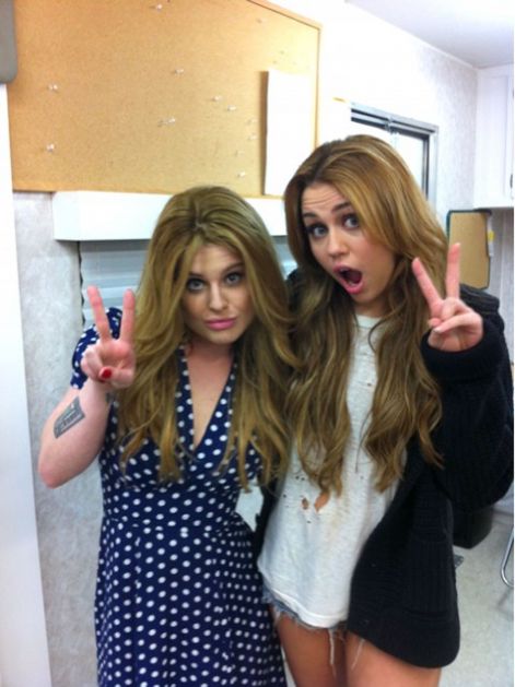 kelly_osbourne_miley_cyrus.jpg