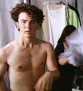 kevin-jonas-shirtless.xlarge.jpg