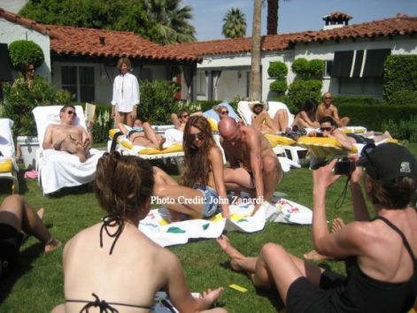 miley-cyrus-hilton-twister-3.jpg