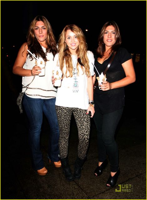 miley-cyrus-milkshake-chow-02.jpg