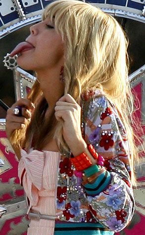 miley-cyrus-naughty.jpg