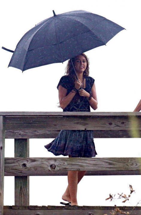 miley_rain.jpg miley_rain.jpg