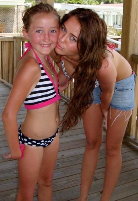 noah-cyrus-bikini.jpg