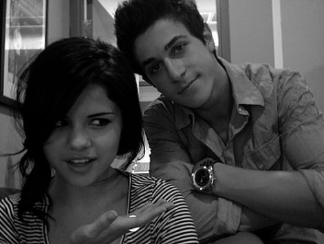 selena-gomez-dating-david-henrie.jpg