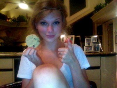 tayor-swift-twitter-taylor-swift-7572737-400-300.jpg