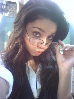 vanessa_hudgens_personal_photos___32.jpg